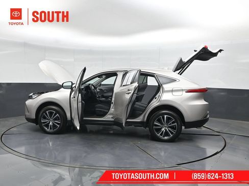 Used 2023 Toyota Venza LE AWD/4WD image 57