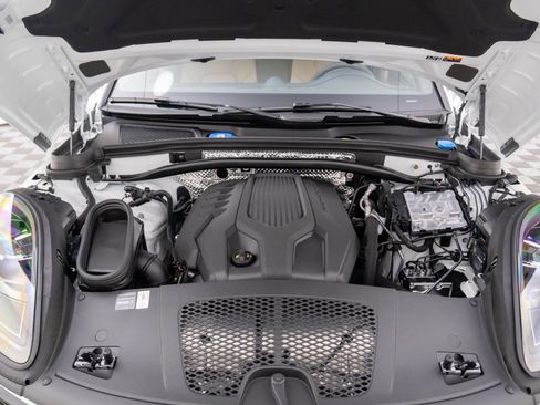 New 2026 Porsche Macan image 31