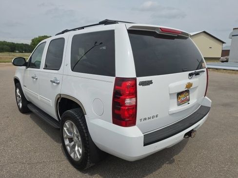 Used 2014 Chevrolet Tahoe LT w/ Luxury Package AWD/4WD image 3