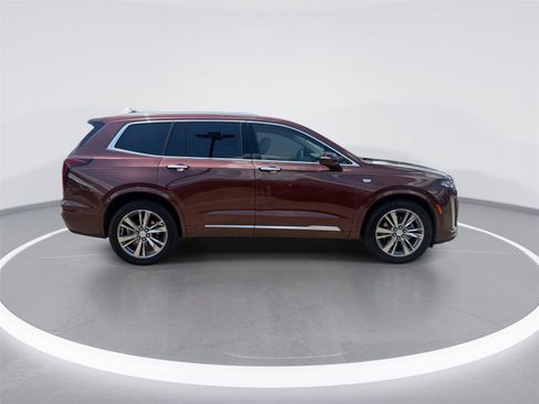 Used 2022 Cadillac XT6 Premium Luxury FWD image 9