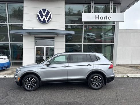 Used 2021 Volkswagen Tiguan SE w/ Panoramic Sunroof Package FWD image 1