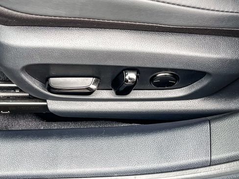 Certified 2025 Lexus ES 300h w/ Premium Package image 21