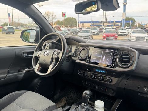 Used 2021 Toyota Tacoma TRD Off-Road image 10