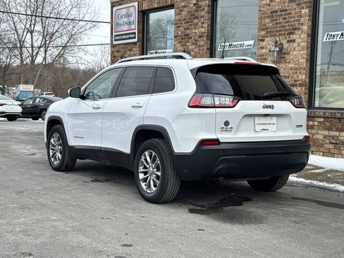 Used 2019 Jeep Cherokee Latitude Plus w/ Comfort/Convenience Group image 3