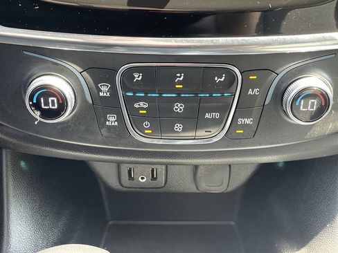 Used 2021 Chevrolet Traverse LS AWD/4WD image 33