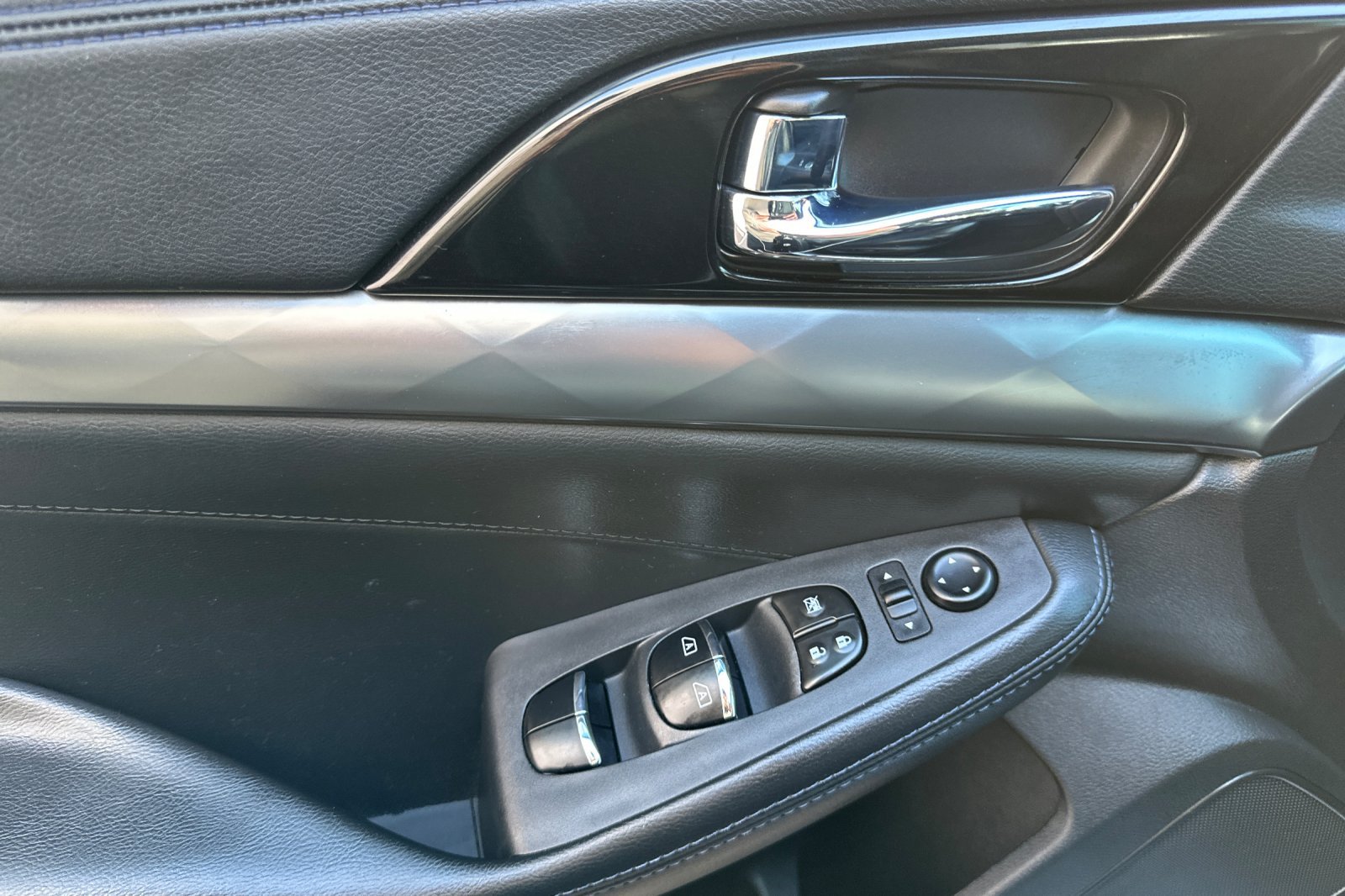 Used 2018 Nissan Maxima SR w/ Interior Lighting Package FWD image 11