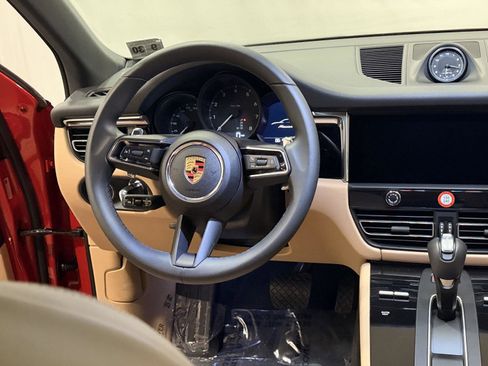 Certified 2025 Porsche Macan image 20