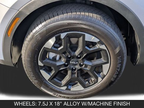 Used 2024 Kia Sorento S image 11