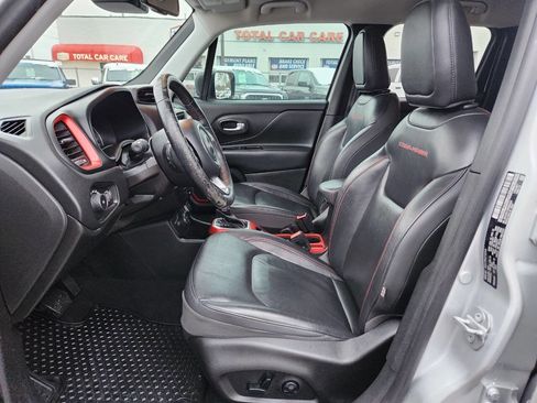 Used 2019 Jeep Renegade Trailhawk image 12