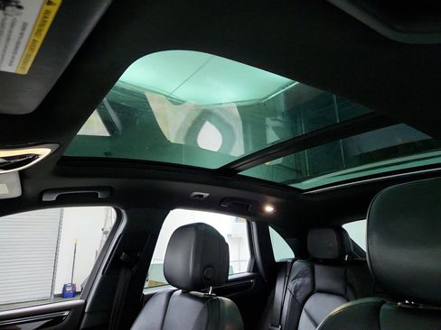 Used 2015 Porsche Macan S image 14