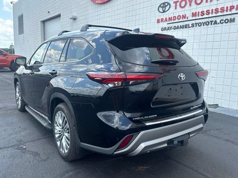 Used 2025 Toyota Highlander Platinum AWD/4WD image 6