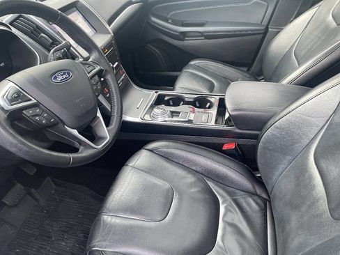 Used 2019 Ford Edge Titanium w/ Cold Weather Package image 4
