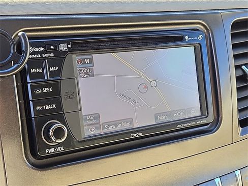 Used 2014 Toyota Sienna Limited image 18