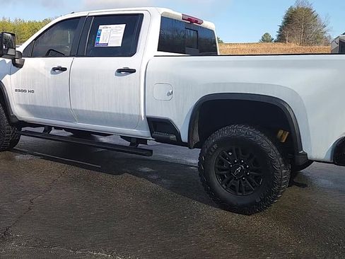 Used 2025 Chevrolet Silverado 2500 ZR2 w/ Technology Package image 4