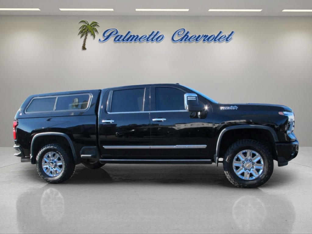 Used 2024 Chevrolet Silverado 2500 High Country w/ High Country Premium Package AWD/4WD image 2