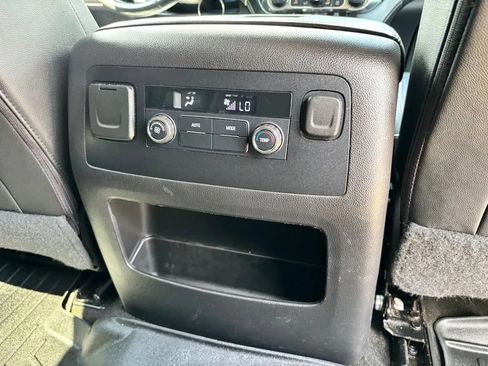 Used 2018 Chevrolet Tahoe LT AWD/4WD image 30