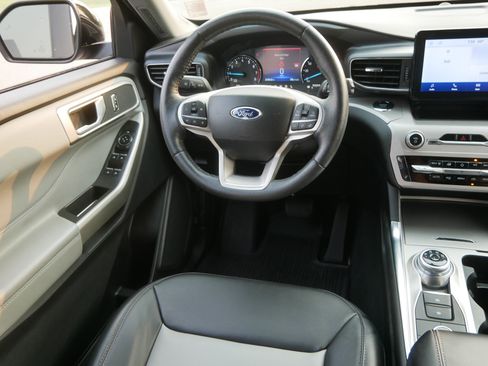 Used 2023 Ford Explorer XLT w/ Equipment Group 202A AWD/4WD image 9