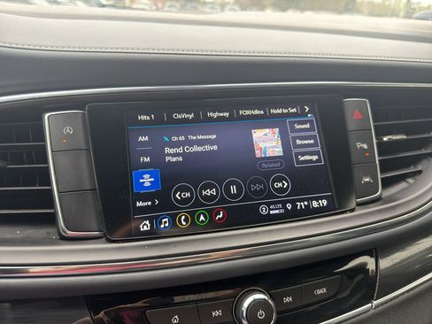 Used 2024 Buick Enclave Premium image 23