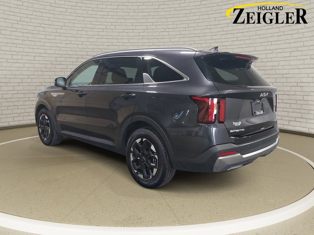 Used 2025 Kia Sorento S w/ Panoramic Sunroof Package FWD image 7
