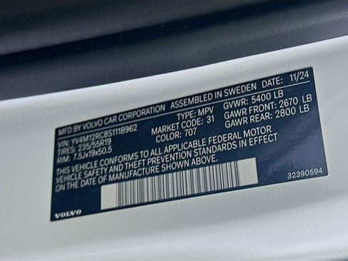 Used 2025 Volvo XC60 B5 Plus image 10