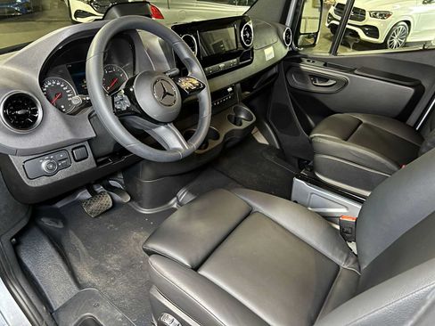 Used 2025 Mercedes-Benz Sprinter 2500 image 24