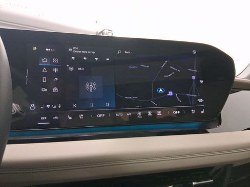 Used 2025 Audi Q6 e-tron Premium Plus image 22