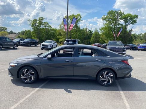 New 2026 Hyundai Elantra Limited FWD image 4