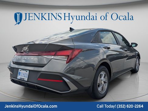 New 2026 Hyundai Elantra SE FWD image 3