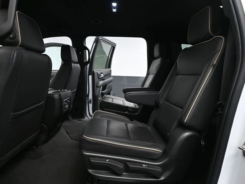 Used 2023 Chevrolet Suburban Premier image 43