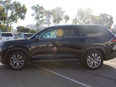 Certified 2025 Toyota Grand Highlander AWD image 9