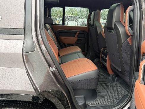 Used 2025 Land Rover Defender 110 AWD/4WD image 11