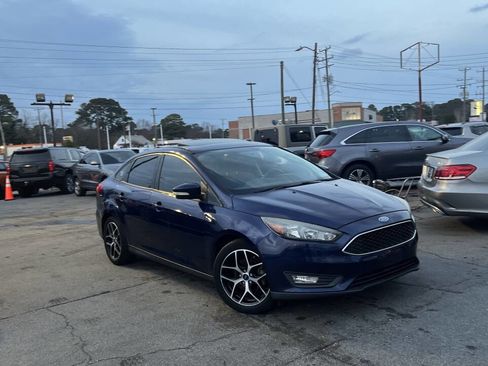 Used 2017 Ford Focus SEL image 2