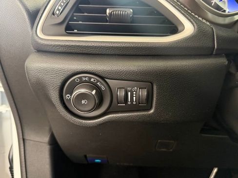 New 2026 Chrysler Pacifica Select AWD/4WD image 17