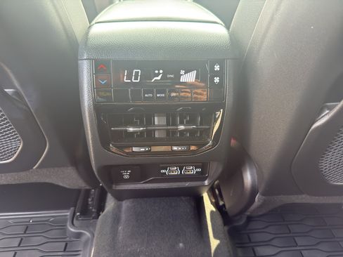 Used 2024 Jeep Grand Cherokee L Altitude AWD/4WD image 31
