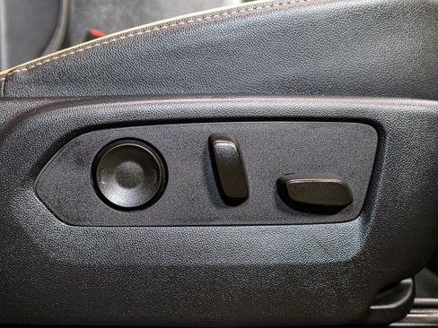 Used 2023 GMC Yukon XL AT4 image 27