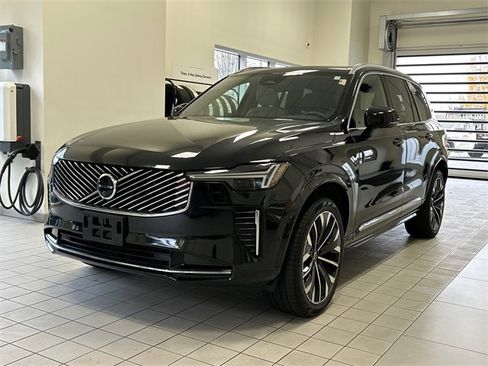 Certified 2025 Volvo XC90 B6 Plus image 5