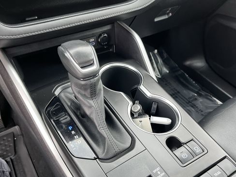 Used 2022 Toyota Highlander XLE image 23