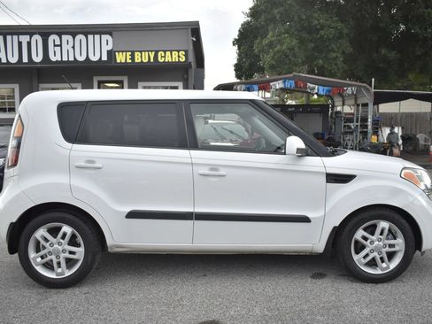 Used 2011 Kia Soul + FWD image 2