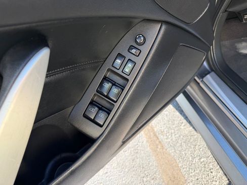 Used 2014 INFINITI Q60 Convertible w/ Premium Package RWD image 19