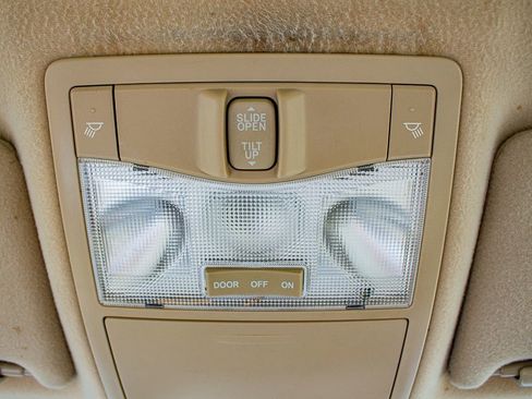 Used 2011 Toyota Avalon Limited FWD image 28