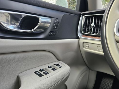 Used 2020 Volvo S60 T5 Momentum FWD image 29
