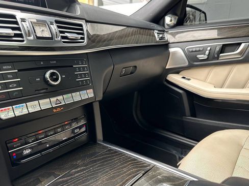 Used 2016 Mercedes-Benz E 400 Sedan image 36