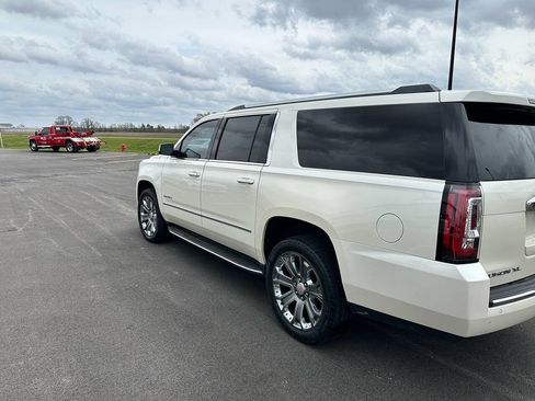 Used 2015 GMC Yukon XL Denali w/ Premium Package AWD/4WD image 6