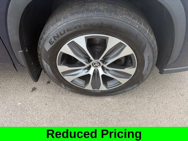 Used 2020 Toyota Highlander XLE AWD/4WD image 46