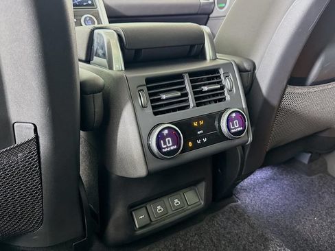 Used 2024 Land Rover Discovery S AWD/4WD image 17