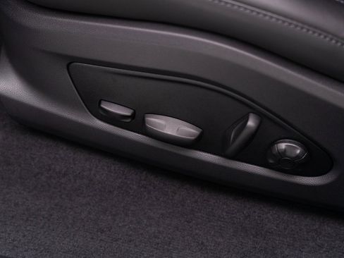 Used 2024 Porsche Macan 4 Electric image 16