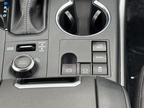 Used 2025 Toyota Highlander XSE AWD/4WD image 32