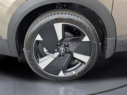 New 2026 Nissan Kicks SR w/ Cold Weather Package FWD image 31