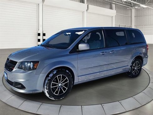 Used 2017 Dodge Grand Caravan SE image 9