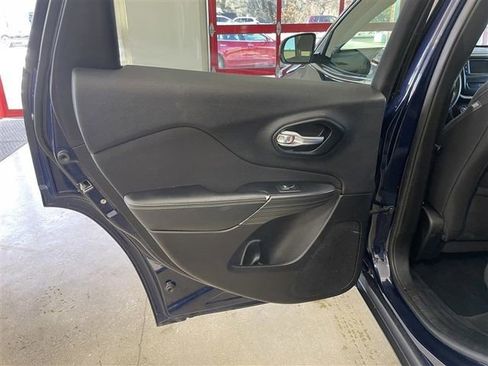 Used 2015 Jeep Cherokee Latitude w/ Cold Weather Group image 21